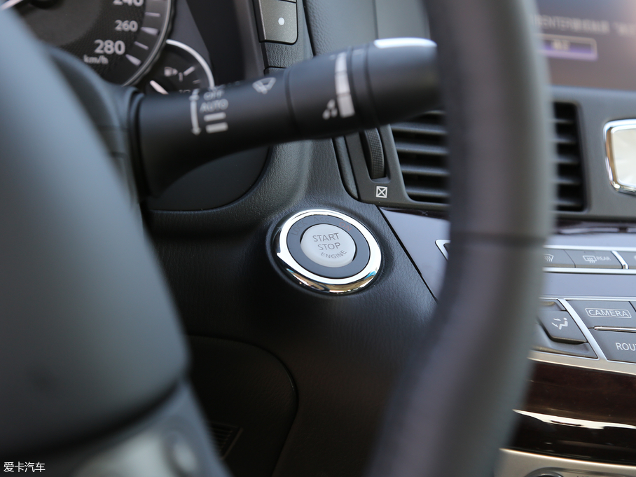 2019ӢQ70L 2.0T Ӣ PLUS