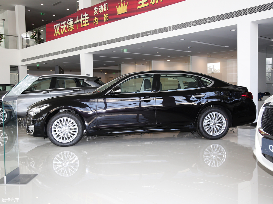 2019ӢQ70L 2.0T Ӣ PLUS