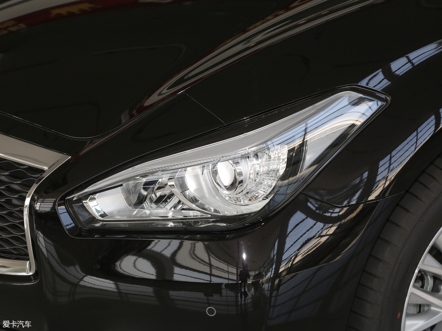 2019ӢQ70L 2.0T Ӣ PLUS