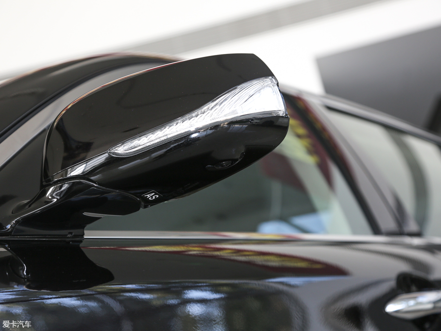 2019ӢQ70L 2.0T Ӣ PLUS