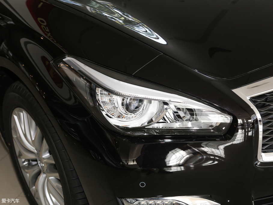 2019ӢQ70L 2.0T Ӣ PLUS