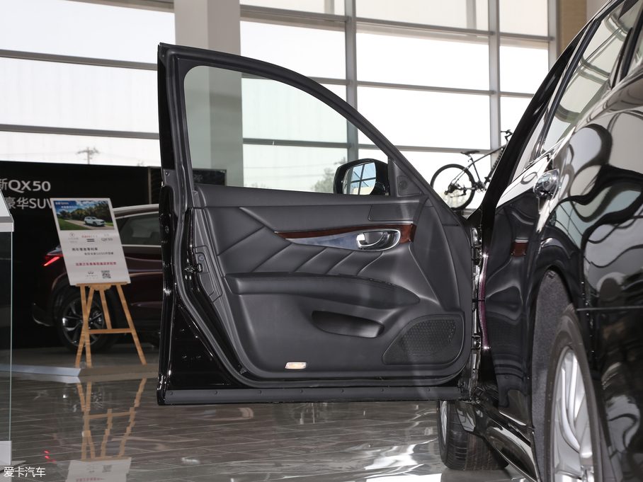 2019ӢQ70L 2.0T Ӣ PLUS