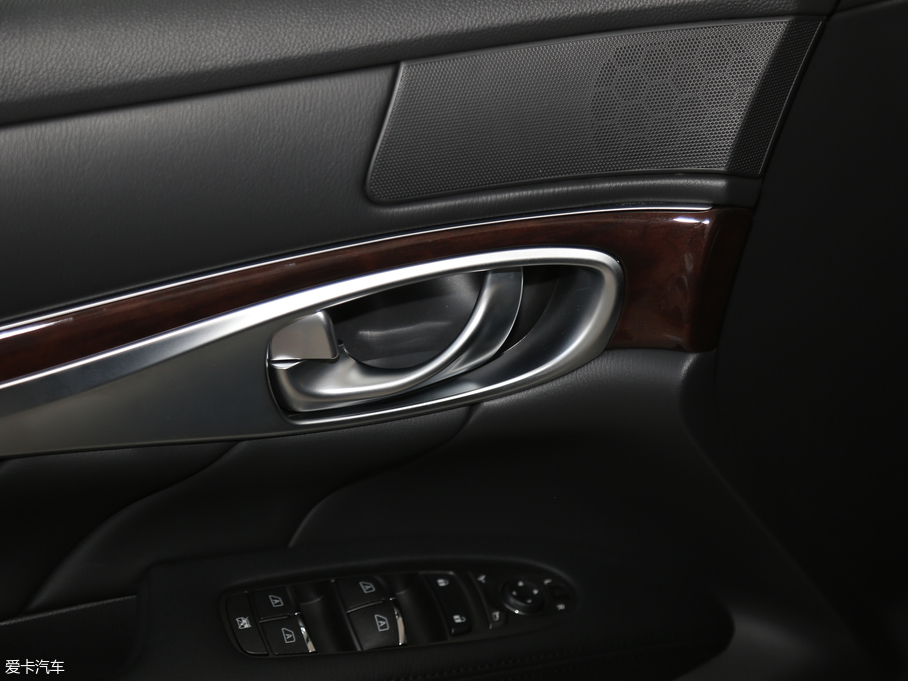 2019ӢQ70L 2.0T Ӣ PLUS