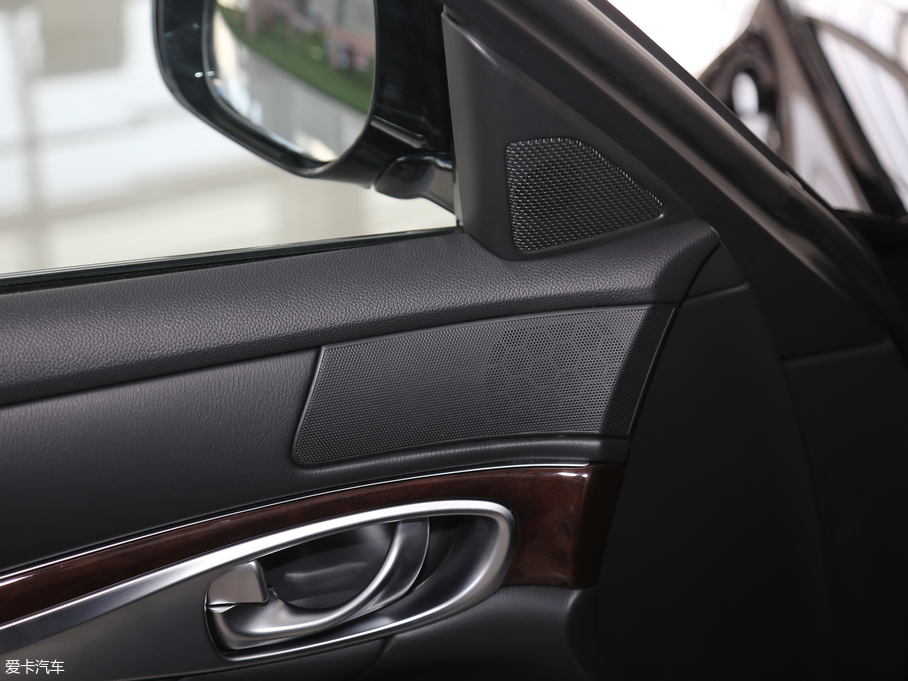 2019ӢQ70L 2.0T Ӣ PLUS