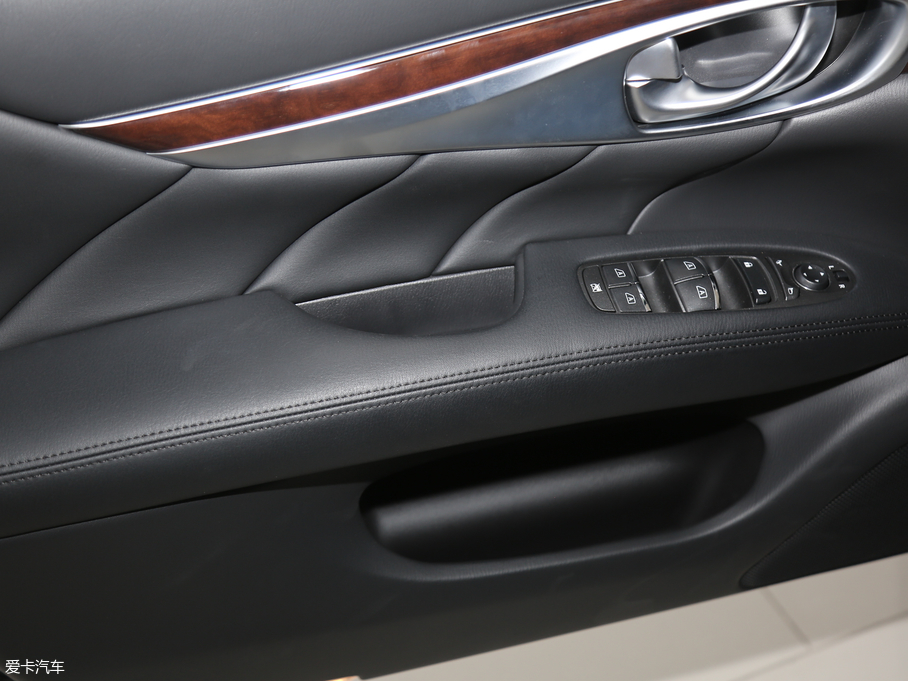 2019ӢQ70L 2.0T Ӣ PLUS