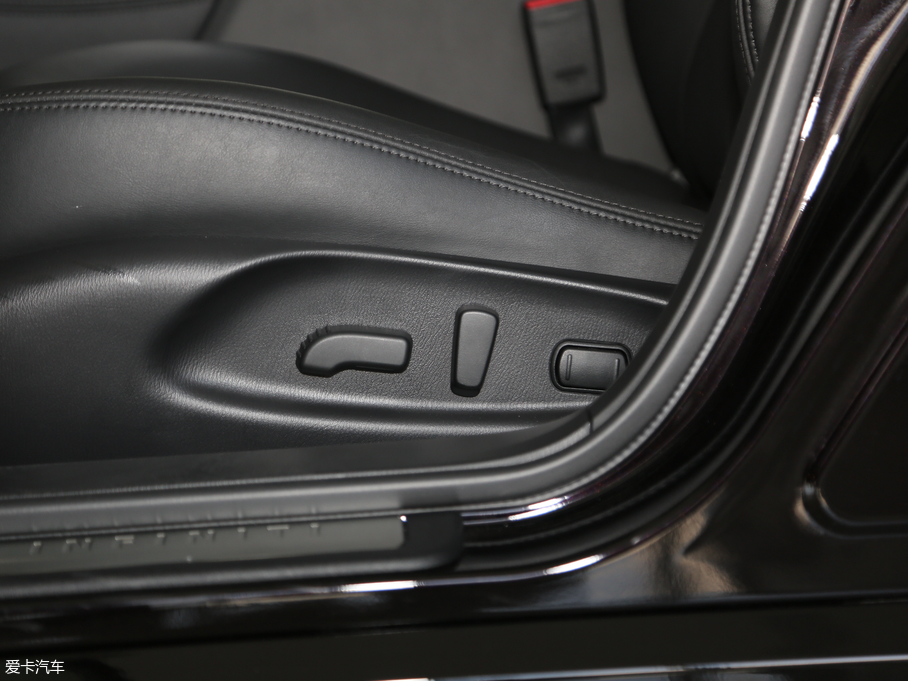 2019ӢQ70L 2.0T Ӣ PLUS