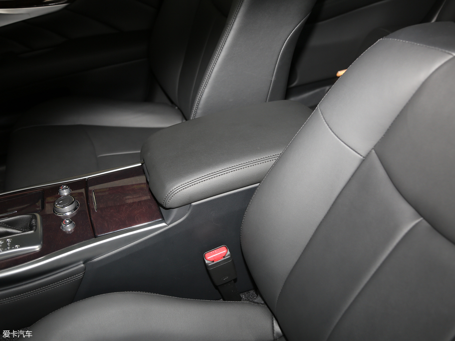 2019ӢQ70L 2.0T Ӣ PLUS