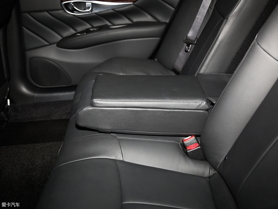 2019ӢQ70L 2.0T Ӣ PLUS