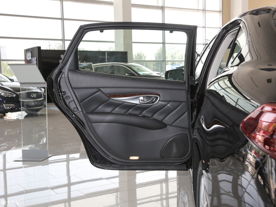 2019ӢQ70L 2.0T Ӣ PLUS