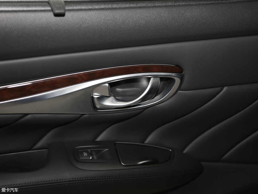 2019ӢQ70L 2.0T Ӣ PLUS