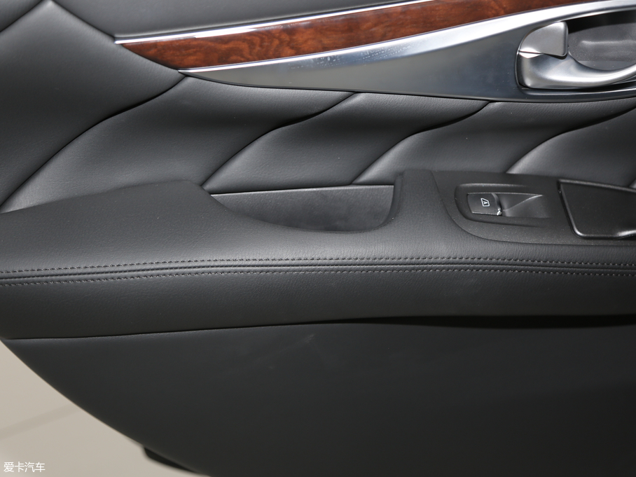 2019ӢQ70L 2.0T Ӣ PLUS