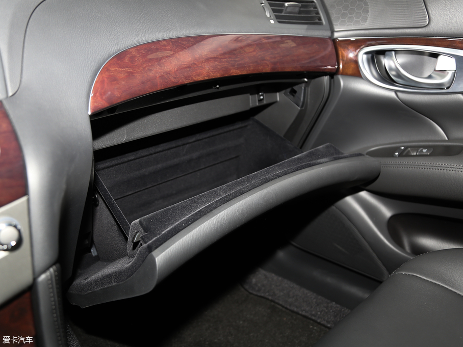 2019ӢQ70L 2.0T Ӣ PLUS