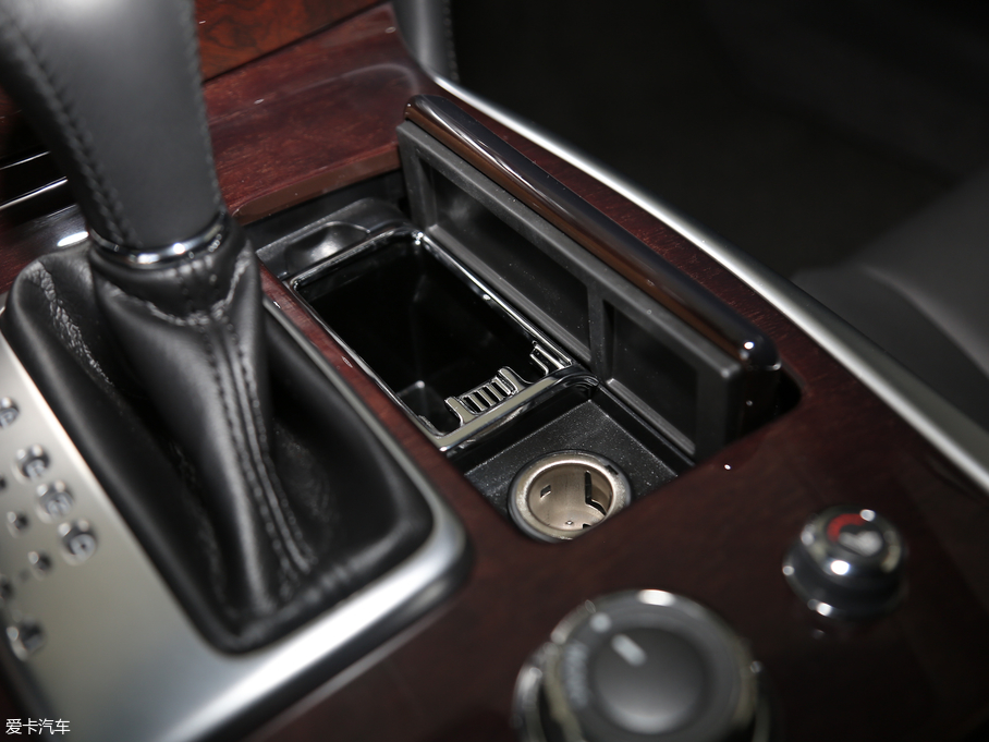 2019ӢQ70L 2.0T Ӣ PLUS