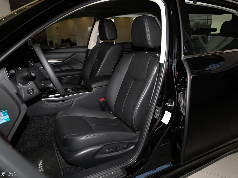 2019ӢQ70L 2.0T Ӣ PLUS