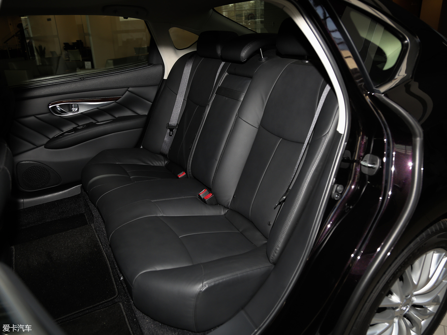 2019ӢQ70L 2.0T Ӣ PLUS