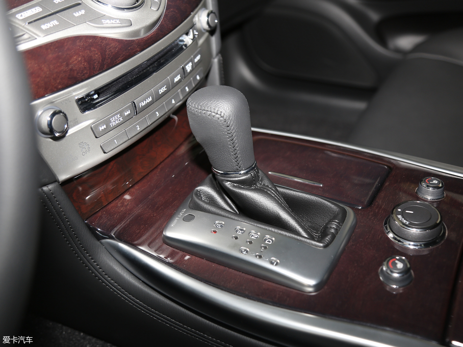 2019ӢQ70L 2.0T Ӣ PLUS