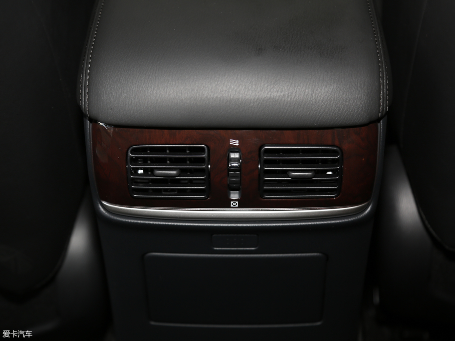 2019ӢQ70L 2.0T Ӣ PLUS