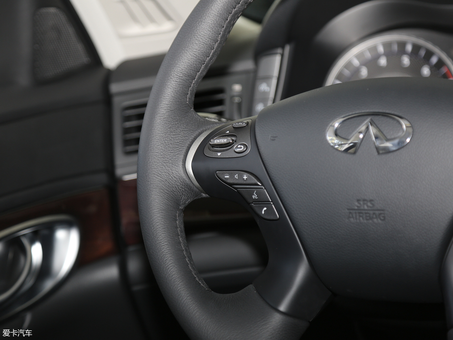 2019ӢQ70L 2.0T Ӣ PLUS