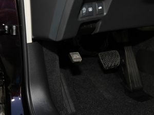2019款2.0T 豪华版 驻车制动器