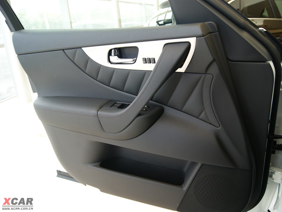 2009��Ӣ�����QX70 35 ��Խ��