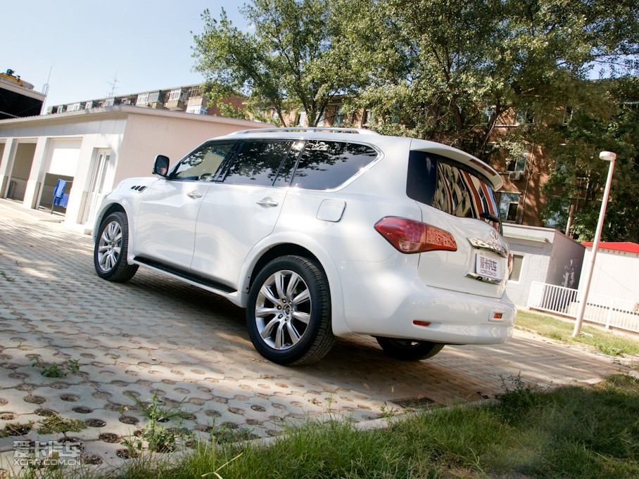 2011ӢQX80 56