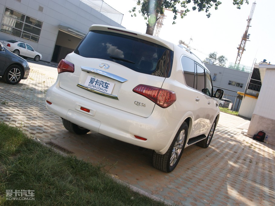 2011ӢQX80 56