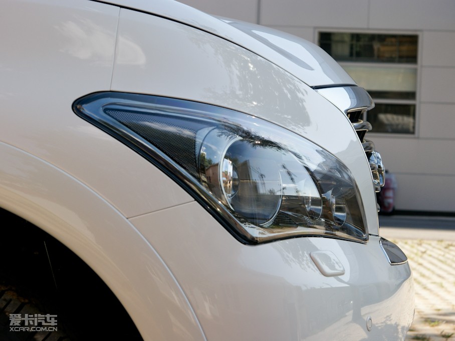 2011ӢQX80 56