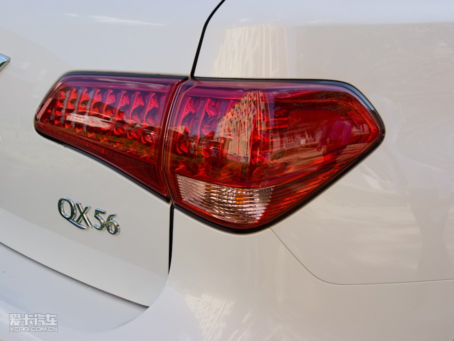 2011ӢQX80 56