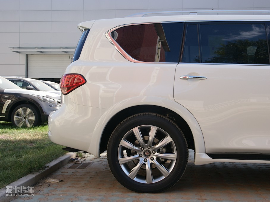 2011ӢQX80 56