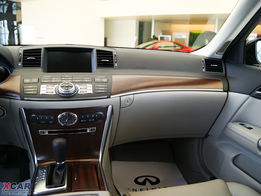 2009��Ӣ�����Q70L M35 �˜ʰ�