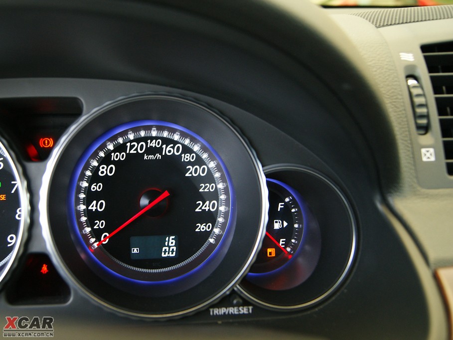 2009��Ӣ�����Q70L M35 �˜ʰ�