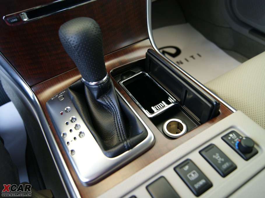 2009��Ӣ�����Q70L M35 �˜ʰ�