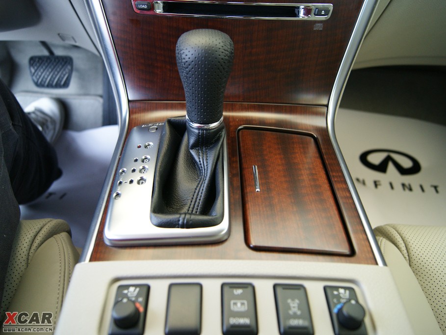 2009��Ӣ�����Q70L M35 �˜ʰ�