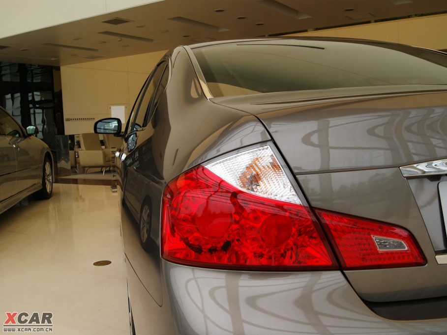2009��Ӣ�����Q70L M35 �˜ʰ�