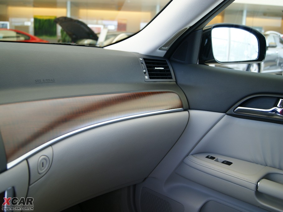 2009��Ӣ�����Q70L M35 �˜ʰ�