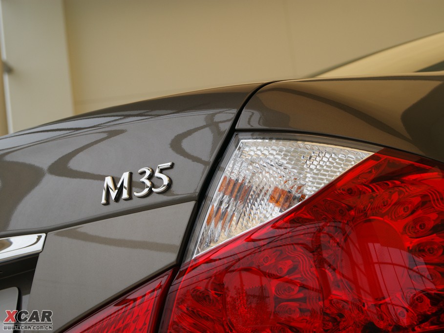 2009��Ӣ�����Q70L M35 �˜ʰ�