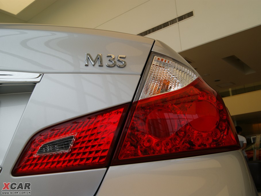 2009��Ӣ�����Q70L M35 �˜ʰ�