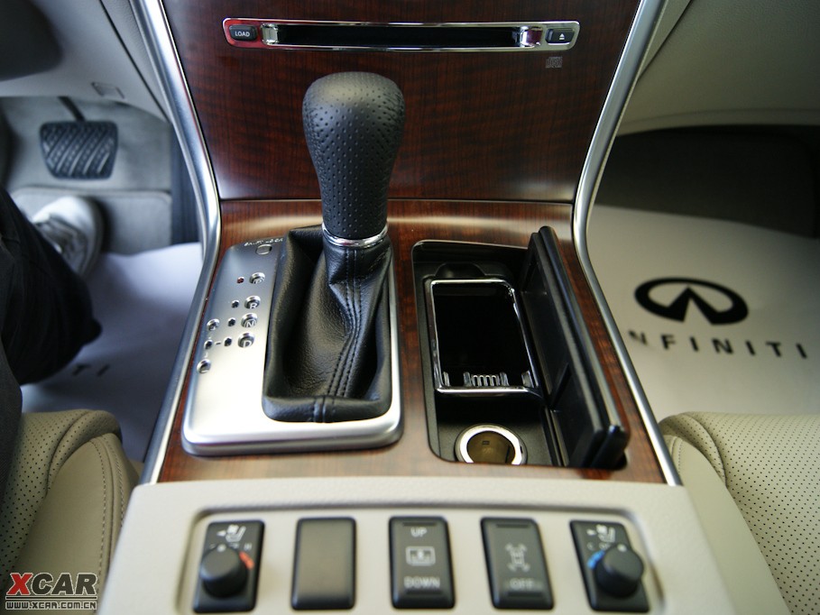 2009��Ӣ�����Q70L M35 �˜ʰ�