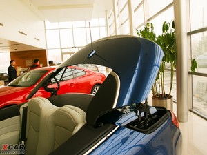 2010款37 硬顶敞篷紫檀木版 空间座椅