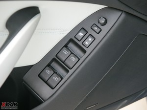 2010款37 硬顶敞篷紫檀木版 主驾车窗控制区	