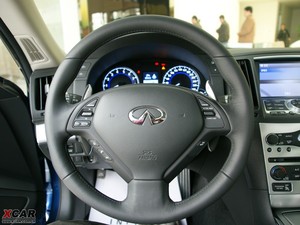 2010款37 硬顶敞篷紫檀木版 方向盘