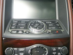 2010款25 尊雅版 中控区