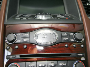 2010款25 尊雅版 中控区