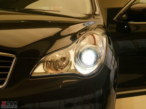 2010款25 优雅版 大灯