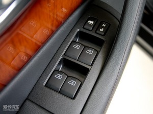 2010款50 S 主驾车窗控制区	