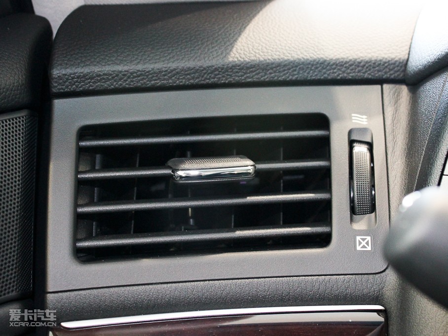 2011��Ӣ�����Q70L M25 ���A��