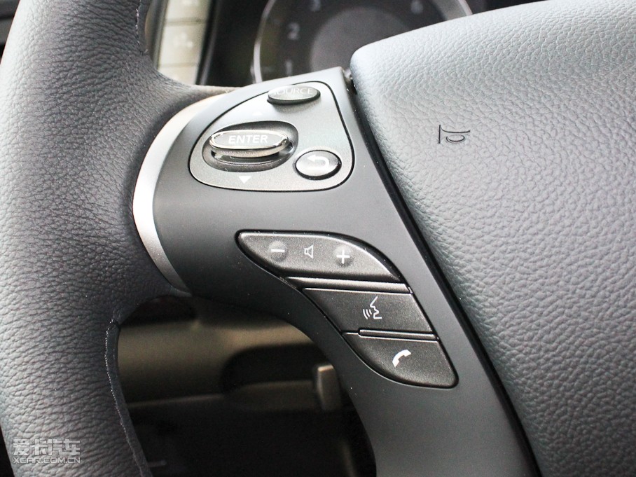 2011��Ӣ�����Q70L M25 ���A��