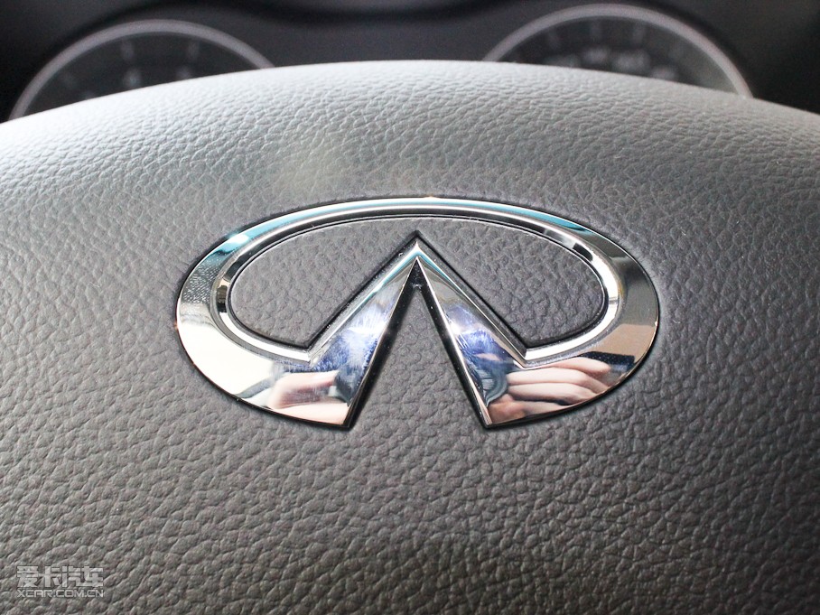 2011��Ӣ�����Q70L M25 ���A��