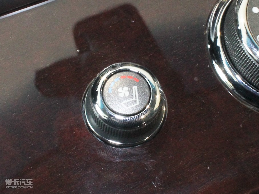 2011��Ӣ�����Q70L M25 ���A��