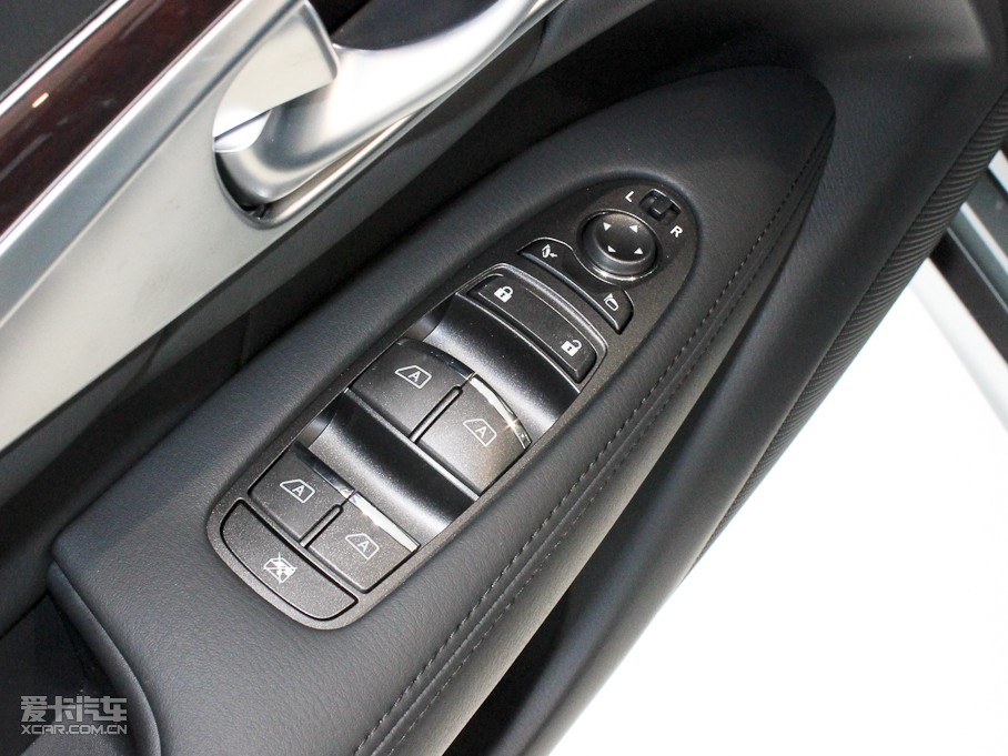 2011��Ӣ�����Q70L M25 ���A��